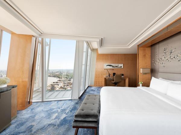 Shangri-La The Shard, London : photo 2 de la chambre chambre lit king-size typique ? vue sur ville