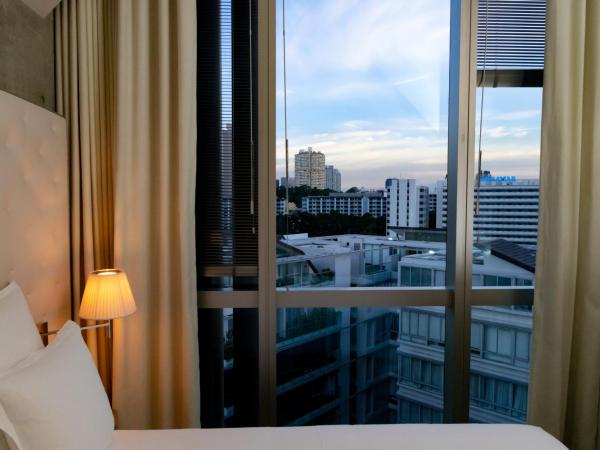 M Social Singapore : photo 9 de la chambre hébergement alcôve lits jumeaux confortable