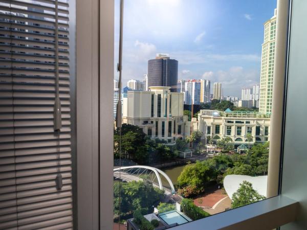 M Social Singapore : photo 8 de la chambre hébergement alcôve lits jumeaux confortable