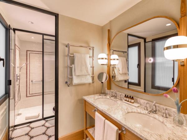 BLESS Hotel Madrid - The Leading Hotels of the World : photo 5 de la chambre suite studio - vue sur velázquez