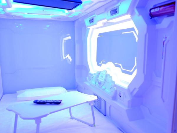 izZzleep Aeropuerto Terminal 2 : photo 9 de la chambre chambre simple standard