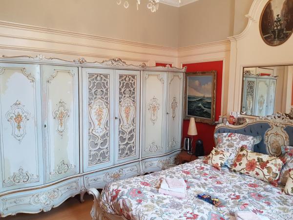 Château Moulinsart Hotel-Resto-Long Term Parking, shuttle airport, snooker, large terrasse : photo 7 de la chambre suite - vue sur jardin