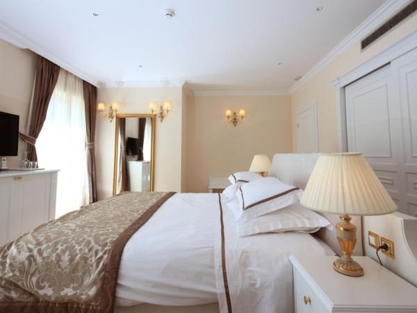 Luxury Rooms Villa Jadranka : photo 10 de la chambre chambre double avec balcon - vue partielle sur mer