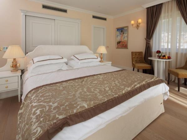 Luxury Rooms Villa Jadranka : photo 2 de la chambre chambre double avec balcon - vue partielle sur mer