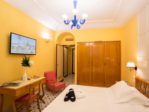 Regina Isabella-Resort Spa Restaurant : photo 9 de la chambre chambre double ou lits jumeaux - vue sur mer