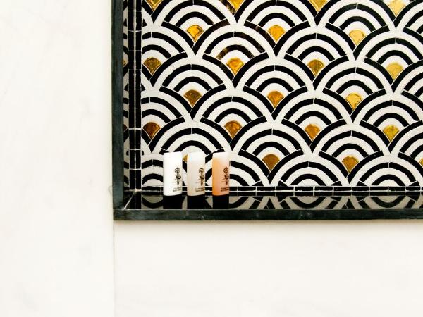 Riad Dar Saba - Saba's House : photo 7 de la chambre suite deluxe avec baignoire spa