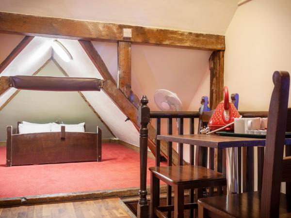 Palmers Lodge Swiss Cottage : photo 3 de la chambre chambre triple privée