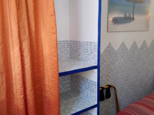 Villa Arazurrina : photo 2 de la chambre chambre double avec salle de bains privative