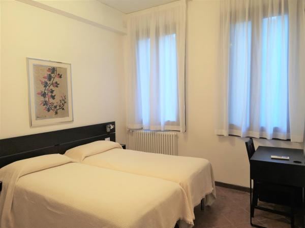 Hotel Rossi : photo 8 de la chambre chambre double ou lits jumeaux