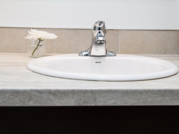 Rideau Heights Inn : photo 4 de la chambre suite lit king-size