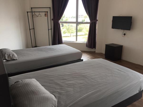 BENUTHOMESTAY : photo 1 de la chambre chambre double ou lits jumeaux - vue sur ville