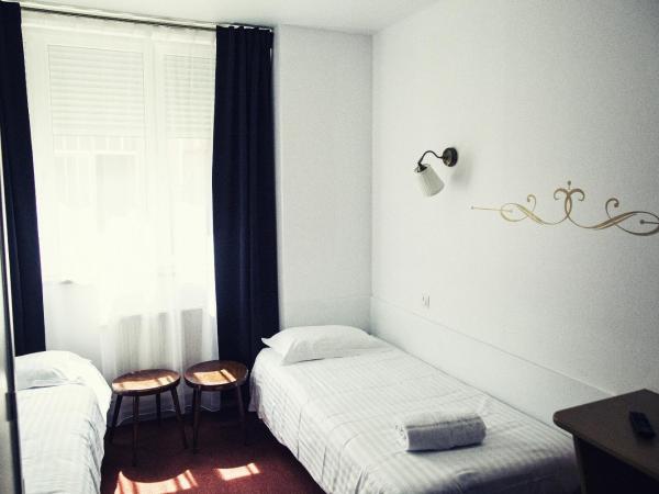 The Old Hotel Ravel Centre : photo 6 de la chambre chambre lits jumeaux avec accès gratuit au jacuzzi