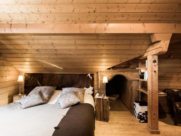 Hôtel La Bergerie : photo 3 de la chambre chambre double pleney (2 adultes + 1 enfant)