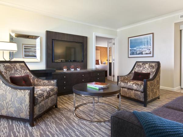 Fairmont Waterfront : photo 7 de la chambre suite lit king-size côte ouest