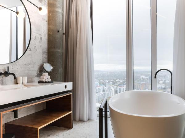 Tower Suites Reykjavík : photo 5 de la chambre suite avec baignoire