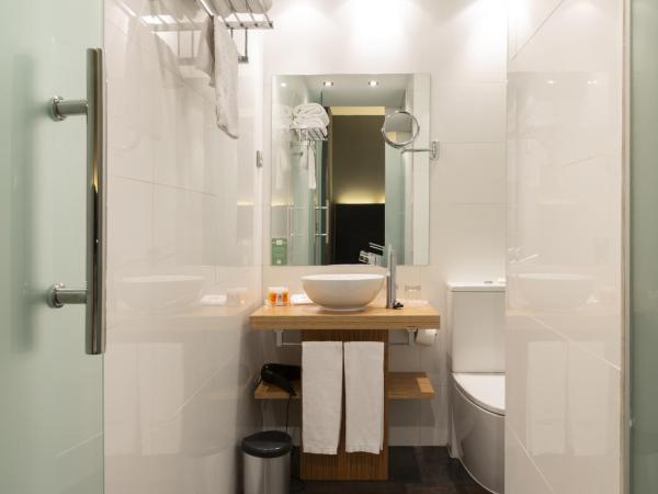 Petit Palace Plaza del Carmen : photo 3 de la chambre chambre triple