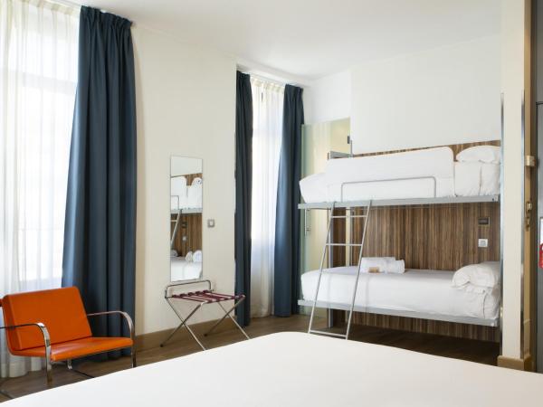 Petit Palace Plaza del Carmen : photo 4 de la chambre chambre quadruple avec balcon