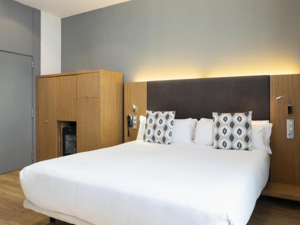 Petit Palace Plaza del Carmen : photo 5 de la chambre chambre quadruple avec balcon