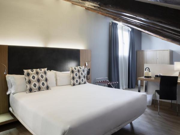 Petit Palace Plaza del Carmen : photo 3 de la chambre chambre double avec jacuzzi