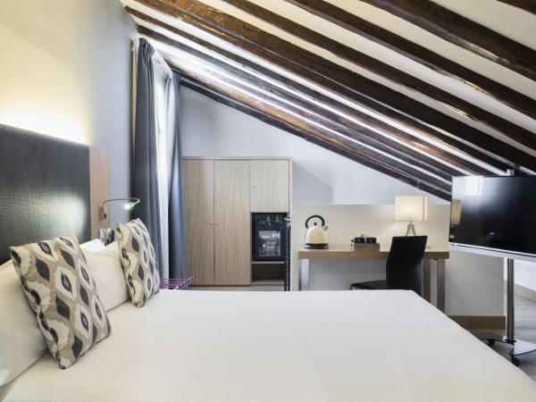 Petit Palace Plaza del Carmen : photo 1 de la chambre chambre double avec jacuzzi