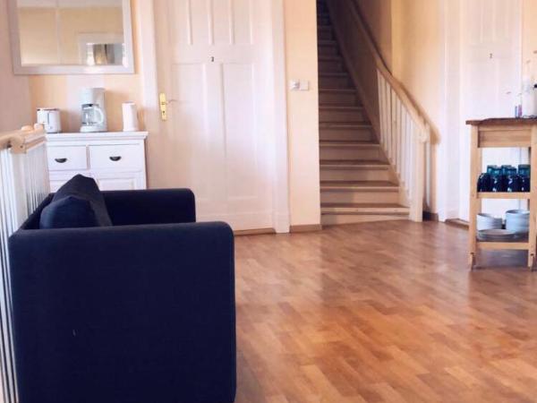 Ela Apartments Berlin : photo 8 de la chambre chambre quadruple avec salle de bains commune