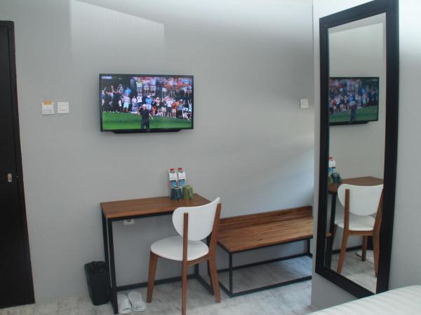 Nite & Day Surabaya - Kedungdoro : photo 4 de la chambre chambre double ou lits jumeaux supérieure