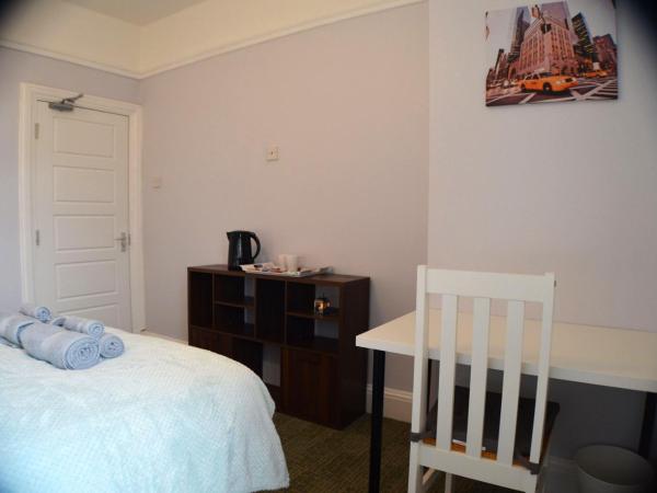 Gorton Mount Hotel Manchester : photo 9 de la chambre chambre double avec salle de bains commune