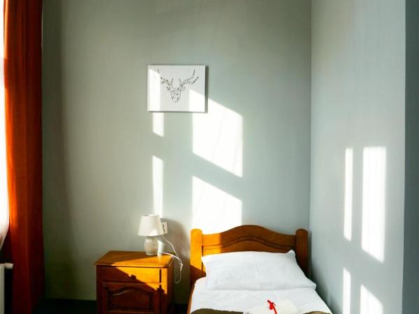 Expolis Residence - City Center MTP TARGI - 24h #betterthanyourEX : photo 3 de la chambre chambre simple avec salle de bains privative