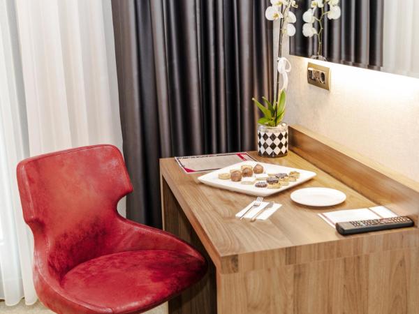 Ramada Beylikduzu : photo 2 de la chambre chambre double deluxe - petit lit double - vue sur ville