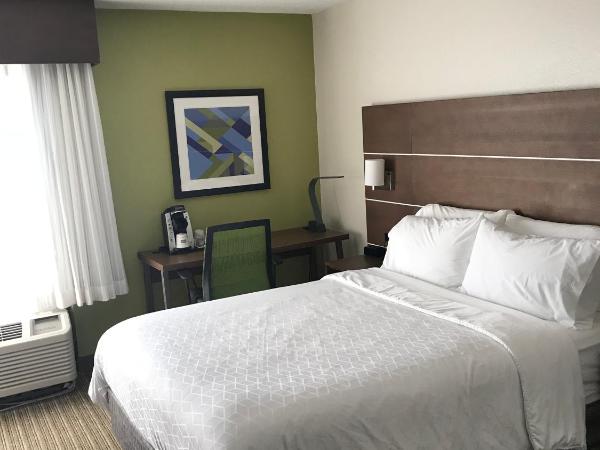 Holiday Inn Express Memphis Medical Center - Midtown, an IHG Hotel : photo 1 de la chambre chambre lit queen-size avec baignoire pour personnes à mobilité réduite - non-fumeurs