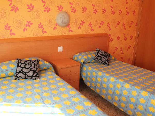 Hostal Julieta : photo 8 de la chambre chambre lits jumeaux