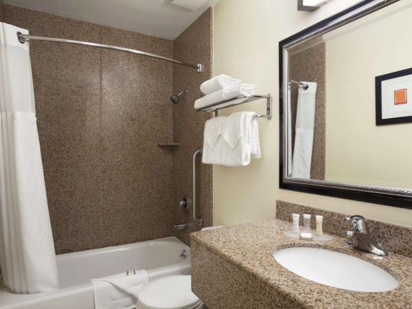 Howard Johnson by Wyndham San Diego Sea World : photo 2 de la chambre chambre lit king-size - non-fumeurs