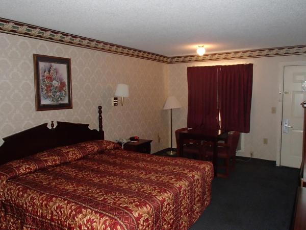 Super 8 by Wyndham Dallas South : photo 4 de la chambre chambre lit king-size - non-fumeurs