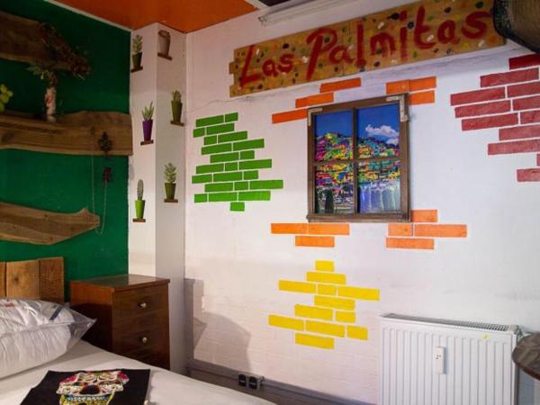 HafenTraum IndoorCampingHostel : photo 3 de la chambre chambre double avec salle de bains commune