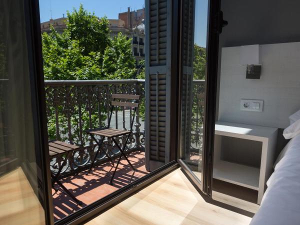 Hostalin Barcelona Gran Via : photo 2 de la chambre chambre double avec balcon