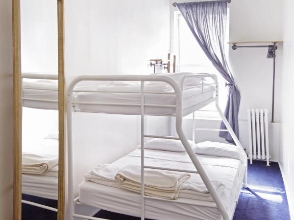 American Dream : photo 1 de la chambre chambre triple avec salle de bains commune