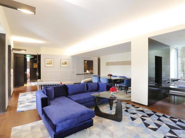 The Lodhi - A member of The Leading Hotels Of The World : photo 3 de la chambre signature terrace suite with  happy hours at safari lounge 5 to 7 pm, buy 01 drink and get another drink complimentary (spirits), 1200 spa credit per booking