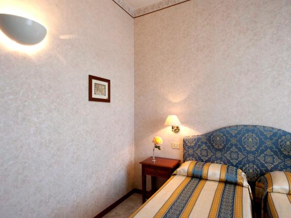 Hotel Moderno : photo 4 de la chambre chambre double ou lits jumeaux Économique
