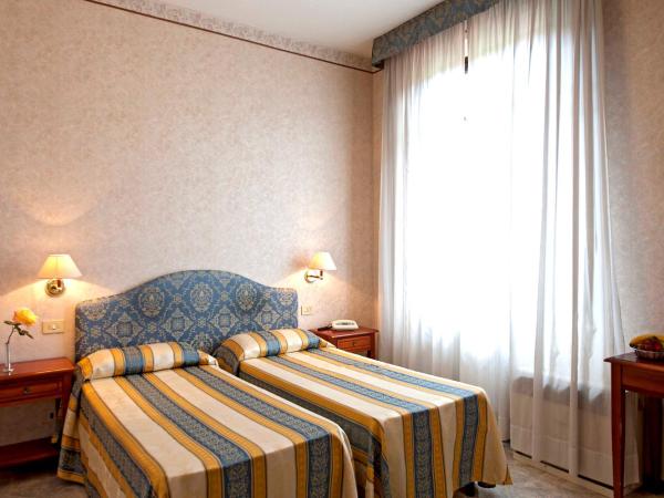 Hotel Moderno : photo 3 de la chambre chambre double ou lits jumeaux Économique
