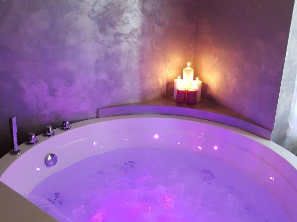 Ilsanleonardo : photo 1 de la chambre chambre lit queen-size avec baignoire spa