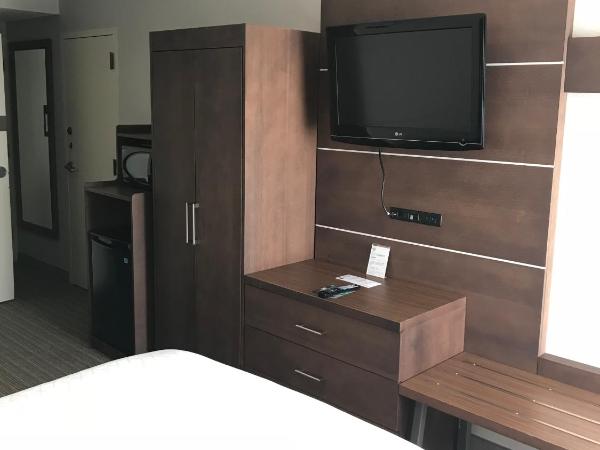 Holiday Inn Express Memphis Medical Center - Midtown, an IHG Hotel : photo 2 de la chambre chambre lit queen-size avec baignoire pour personnes à mobilité réduite - non-fumeurs