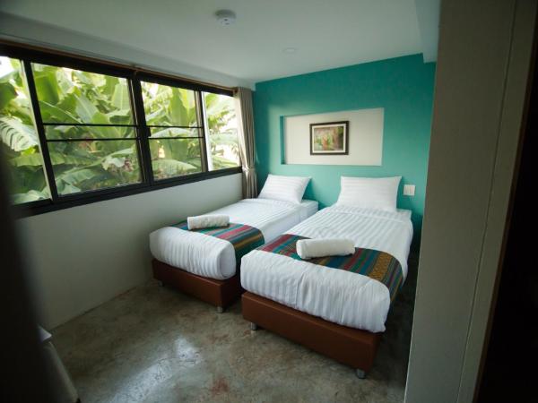 Suree House : photo 6 de la chambre chambre lits jumeaux avec salle de bains privative