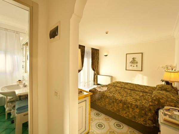 Grand Hotel Il Moresco : photo 6 de la chambre chambre double ou lits jumeaux standard