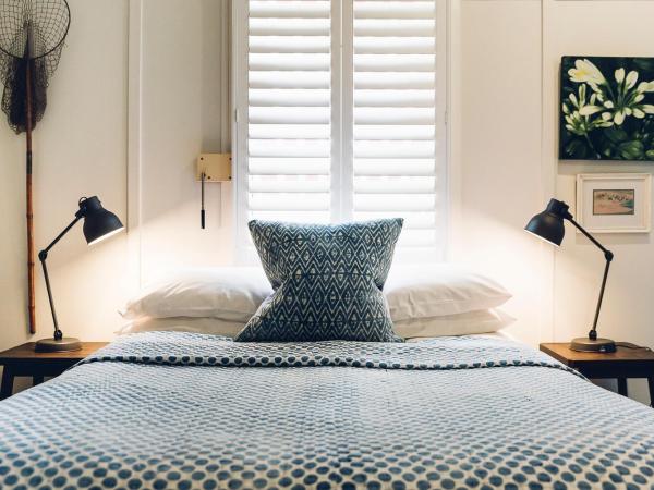 Barbara's Guesthouse : photo 3 de la chambre chambre lit queen-size avec salle de bains privative