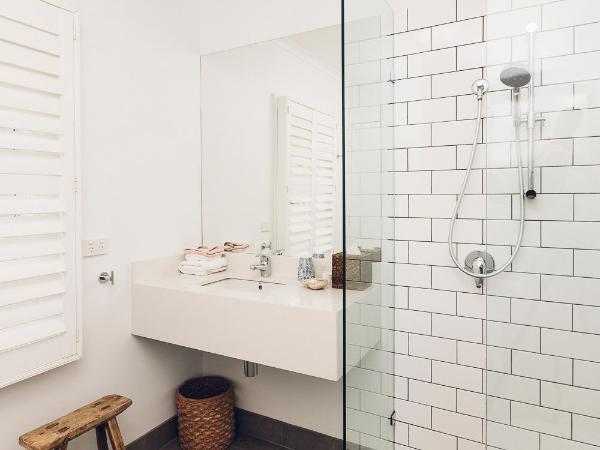 Barbara's Guesthouse : photo 4 de la chambre chambre lit queen-size avec salle de bains privative