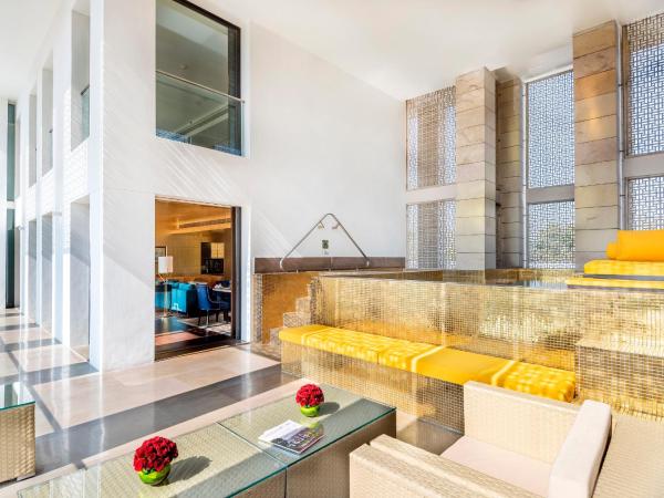 The Lodhi - A member of The Leading Hotels Of The World : photo 8 de la chambre sultan suite with  happy hours at safari lounge 5 to 7 pm, buy 01 drink and get another drink complimentary (spirits), 1200 spa credit per booking