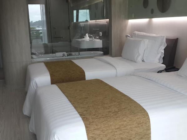 Pattaya Discovery Beach Hotel - SHA Extra Plus : photo 10 de la chambre chambre double ou lits jumeaux supérieure - tour chic