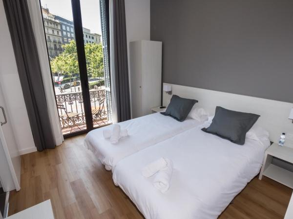 Hostalin Barcelona Gran Via : photo 7 de la chambre chambre double ou lits jumeaux avec balcon