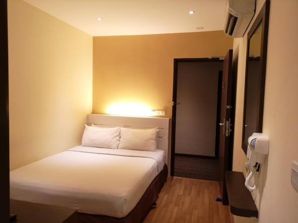 Seasons View Hotel : photo 2 de la chambre economy double room (without window)