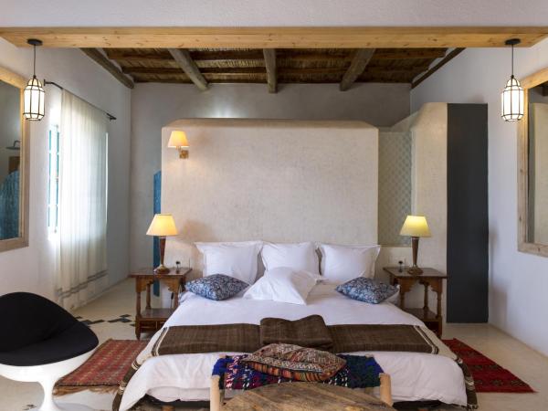 Riad Tamayourt Ocean View & piscine chauffée à 30 : photo 1 de la chambre chambre double deluxe - vue sur mer